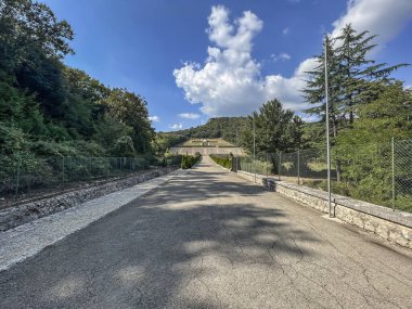 İtalya 'daki Monte Cassino' daki Polonya askeri mezarlığı, genel görüş.