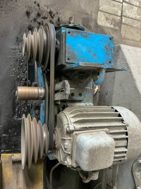 V-kemerli çok aşamalı kemer iletimi.