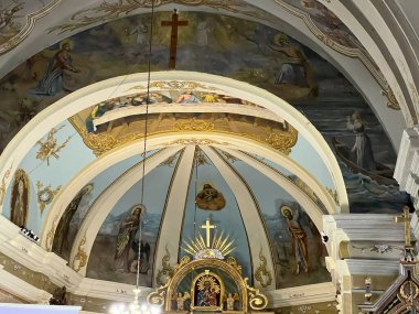 Saint Margaret Dağı, Polonya, 12 Nisan 2024: Polonya 'daki Gora Swietej Malgorzaty (Aziz Margaret Dağı) kasabasındaki kilisede tavan resimleri.