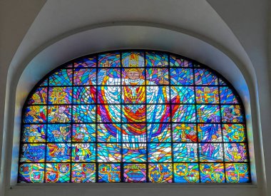 Czestochowa, Polonya, 19 Nisan 2024: Jasna Gora Manastırı, Czestochowa Hanımefendisi kilisesinin önündeki oda, Aziz John II..