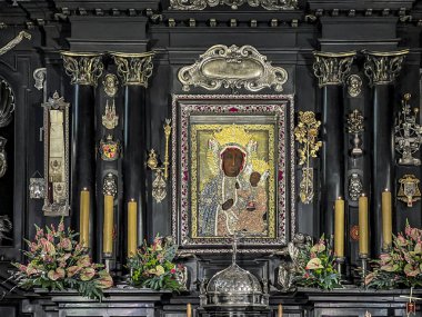Czestochowa, Polonya, 19 Nisan 2024: Jasna Gora Manastırı: Czestochowa 'nın Siyah Madonna' sının şapeli ve muhteşem tablosu).