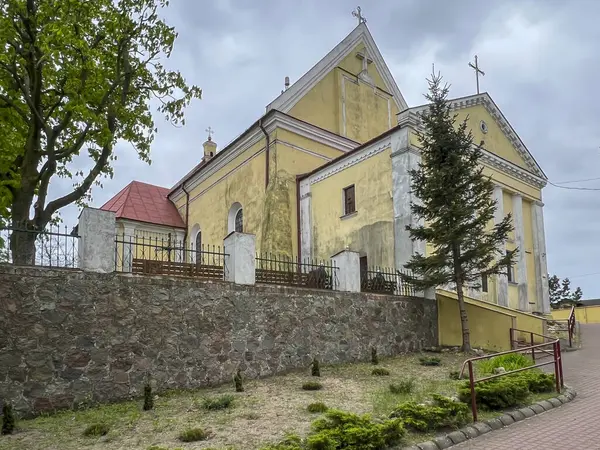 Polonya 'daki Gora Swietej Malgorzaty (Aziz Margaret Dağı) kasabasındaki kilise.