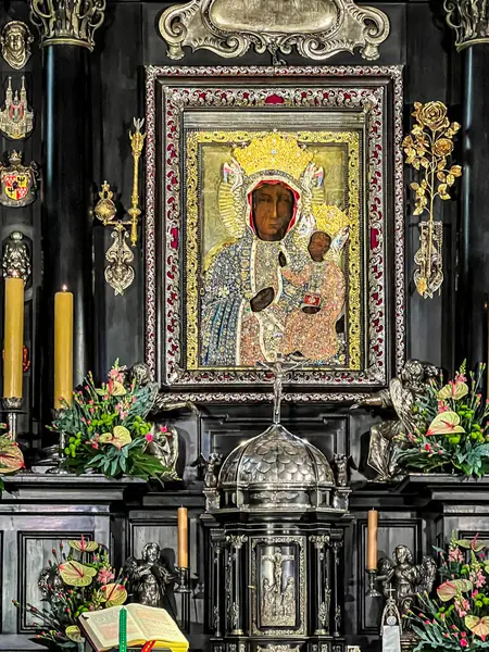 stock image Czestochowa, Poland, April 19, 2024: Jasna Gora Monastery: chapel and wonderful painting of the Black Madonna of Czestochowa (Our Lady of Czestochowa).