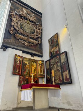 Gdask, Polonya, 12 Mayıs 2024: Gdansk 'taki St. Mary Bazilikası - iç mekanın bir parçası. St. Baltazar Kilisesi.