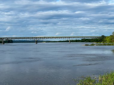 Polonya 'nın Chelmno bölgesindeki Vistula Nehri. Hayır, köprü manzarası. 91.