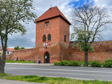 Bakire Kulesi - Polonya 'nın Eski Chelmno kasabasında bulunan 14. yüzyıldan kalma bir kule, kentin dış savunma duvarının bir parçasını oluşturuyor. Şövalyeler Kardeşliği Karargahı.