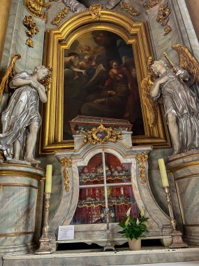 Saint Anna, Polonya, 23 Temmuz 2024: Saint Anne Kilisesi ve Polonya 'daki Dominik Rahibeler Manastırı. İç taraftaki sunaklardan biri..