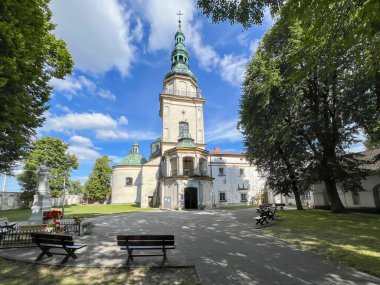 Polonya 'daki Swieta Anna' daki Dominikli rahibeler kilisesi ve manastırı..