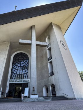 Nowy Sacz, Polonya, 7 Ağustos 2024: Nowy Sacz, Polonya 'da Aziz Rita Mabedi. Yazıtlar: 