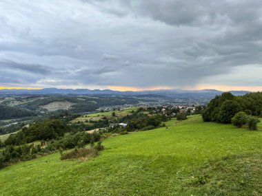 Polonya 'nın Beskid Sadecki dağlarındaki Stary Sacz yakınlarındaki Wola Krogulecka köyünde 