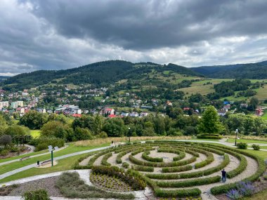 Polonya, Muszyna 'da duyusal bahçeler. Rahatlamak için duyulara çeşitli yollarla etki eder..