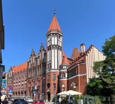 Gliwice, Polonya, 31 Temmuz 2024: Gliwice 'deki Dolnych Walow Caddesi' ndeki eski postane binası.