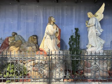 Gliwice Bojkow, Polonya, 30 Temmuz 2024: Gliwice Bojkow 'daki Kutsal Bakire Meryem' in Doğumu Kilisesi 'nde İsa' nın Gethsemane Bahçesi 'ndeki duasını gösteren sahne. Polonya.