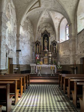 Lubliniec, Polonya, 15 Ağustos 2024: Polonya 'nın Lubliniec kentindeki St. Michael kilisesinin iç mimarisi.