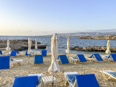 Kıbrıs 'ın Paphos ilçesindeki Kissonerga plajında Akdeniz' de gün batımı.