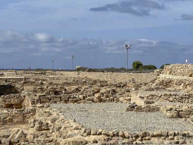 Nea Paphos Arkeoloji Parkı - Kıbrıs 'ın modern Paphos kenti yakınlarındaki antik bir Yunan ve Roma kentinin kalıntılarını kapsayan bir arkeoloji kompleksi..