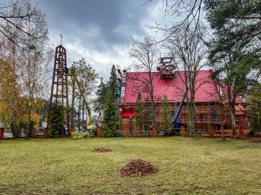 Çan kulesindeki çan sürücüsünün tadilatı ve bakımı.
