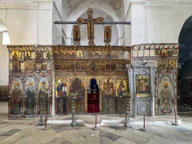 Enkomi, Kuzey Kıbrıs, 17 Ekim 2024: Enkomi bölgesinde Saint Barnabas Icon Müzesi ve Kıbrıs Rum Kesimi Arkeoloji Müzesi.