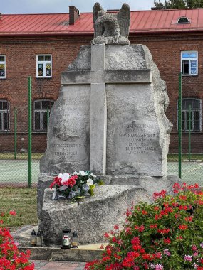 Sawin, Polonya, 11 Eylül 2024: Polonya 'nın doğusundaki Sawin' de 1863 Ocak Ayaklanması kahramanlarına adanmış anıt.