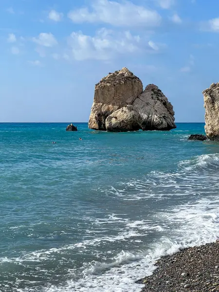 Yunan mitolojik tanrıçasının doğduğu yer olan Kouklia köyü yakınlarındaki Kıbrıs 'ta Afrodit Kayası.