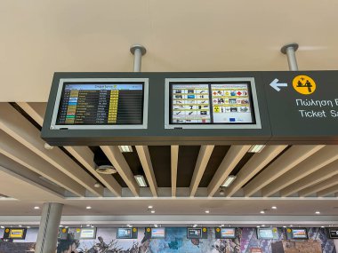 Paphos, Kıbrıs, 19 Ekim 2024: Paphos Uluslararası Havalimanı. Seyahat ederken tehlikeli maddeleri açıklamanız yasaktır..