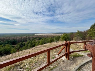 Polonya 'nın Klucze kasabası yakınlarındaki Bledowska Çölü' ne Çek Cumhuriyeti bakış açısı.