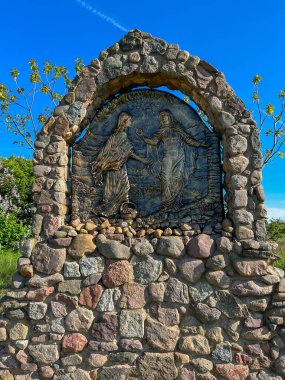 Swiebodzin, Polonya, 5 Mayıs 2025: Polonya 'nın Swiebodzin kentindeki dünyanın en büyük İsa heykeli çevresindeki tespih istasyonları. Neşeli Gizem 2: 