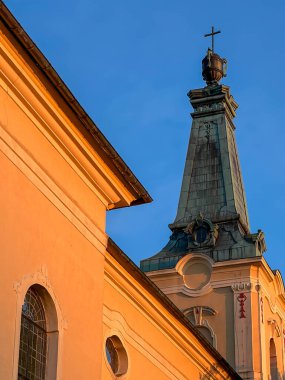 Polonya 'nın Rokitno şehrinde, Dinleyen Hanımefendimizin Küçük Bazilikası Kulesi..