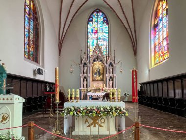 Gryfino, Polonya, 6 Mayıs 2025: Gryfino, Polonya 'da Kutsal Bakire Meryem' in Doğumu Kilisesi 'nin İçi.