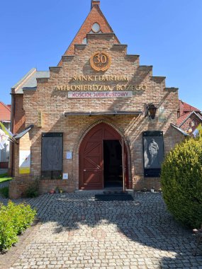 Mysliborz, Polonya, 6 Mayıs 2025: Mysliborz, Polonya 'da Kutsal Merhamet Kilisesi.