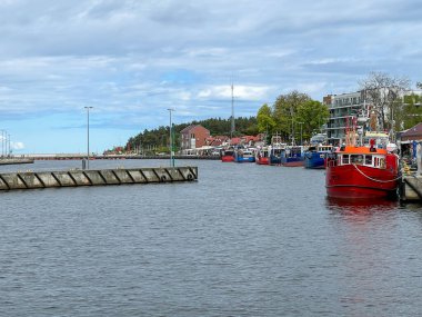 Mrzezyno, Polonya, 7 Mayıs 2025: Mrzezyno, Polonya 'da balıkçılık limanı.