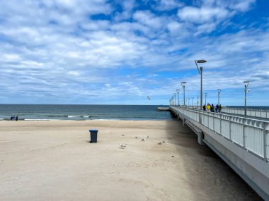 Polonya 'daki Baltık Denizi' ndeki Kolobrzeg iskelesine giriş..