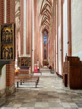 Wroclaw, Polonya, 22 Temmuz 2025: Wroclaw, Polonya 'daki Piasek Adası' ndaki Kutsal Bakire Meryem Kilisesi 'nin İçi.