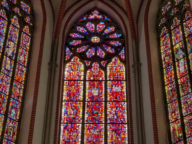 Wroclaw, Polonya, 22 Temmuz 2025: Wroclaw, Polonya 'daki Dominik Kilisesi. Ana sunağın arkasındaki vitrinin bir parçası.