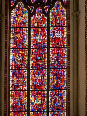 Wroclaw, Polonya, 22 Temmuz 2025: Wroclaw, Polonya 'daki Dominik Kilisesi. Ana sunağın arkasındaki vitrinin bir parçası.