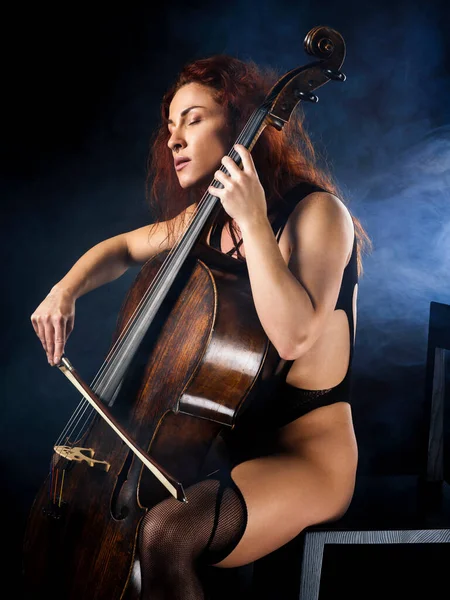 Photo Beautiful Woman Lingerie Concentrating Her Cello Playing — Stock Photo, Image