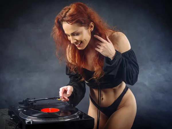 Beautiful Woman Put Needle Vinyl Record Spinning Her Record Player — Stock Photo, Image