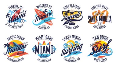 Okyanus sahili sörfü için izole etiketler. Miami, Santa Monica, Hawaii yaz reklamları için rozet ya da logo. Tişört için sörfçü baskısı. Tatil gezisi için sörf tahtasıyla amblem. Amerikan markası