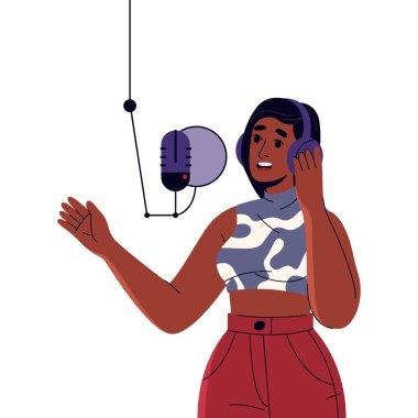 Şarkı kaydındaki vokalist kadın. Müzik stüdyosunda kadın vokalist. Şarkılar için şarkı kaydeden bir kız. Mikrofonu ve kulaklığı olan bir solcu. Şarkıcı performansı, müzik sanatçısı. Müzisyen.