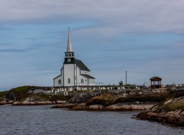 Newfoundland 'da beyaz ahşap bir kilise.