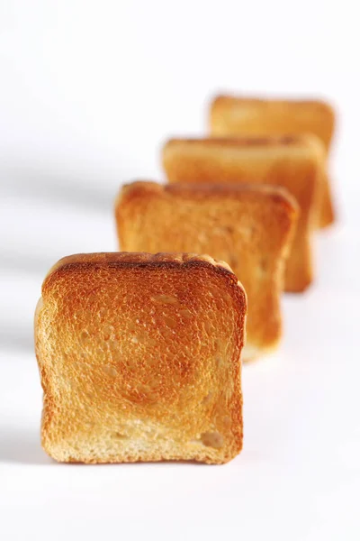 Plakjes Klein Geroosterd Brood Witte Achtergrond — Stockfoto