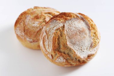 Beyaz arka plan yakın çekim üzerinde küçük ekmek