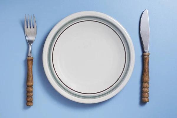 Empty Plate Cutlery Blue Table Top View — Stock Photo, Image