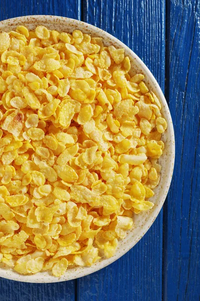 Cornflakes Plaat Blauwe Houten Ondergrond Bovenaanzicht — Stockfoto