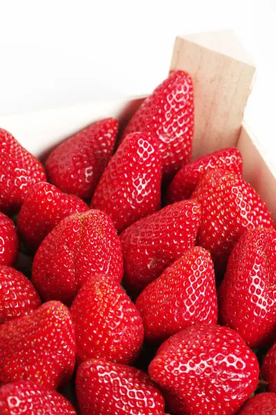 Erdbeeren Einer Holzkiste Auf Weißem Hintergrund — Stockfoto
