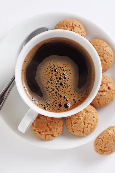 Kopje Koffie Italiaanse Koekjes Met Abrikoos Witte Achtergrond Bovenaanzicht — Stockfoto
