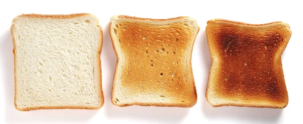 白い背景にトーストしたパン 新鮮でローストのスライス トップビュー — ストック写真