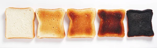 烤面包片 新鲜的 油炸的 在白色背景上烧的 顶部视图 图库图片