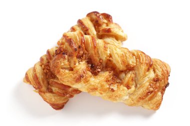 Mangolu poğaça çörekleri ve beyaz arka planda tutkulu meyve reçeli.