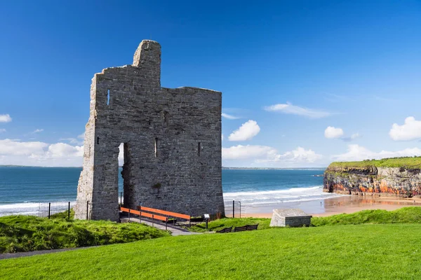 Naturskön Utsikt Över Ballybunion Slottsruiner Och Stranden Grevskapet Kerry Irland Stockfoto